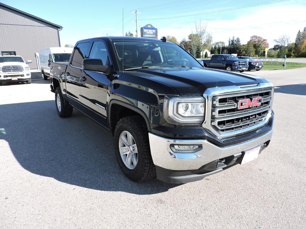 2017 GMC Sierra 1500 SLE 5.3L 4X4 1-Owner 6-Seater Only 128000 KMS - Photo #1