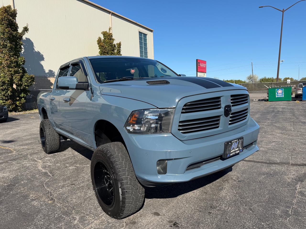 2015 RAM 1500 4WD Crew Cab 140.5" Sport Photo2