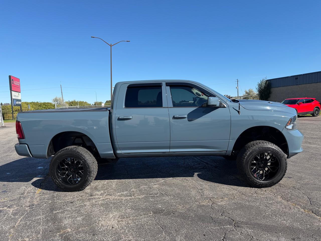 2015 RAM 1500 4WD Crew Cab 140.5" Sport Photo3