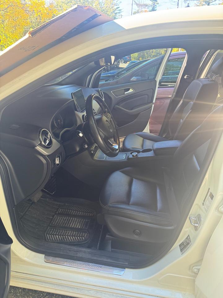 2015 Mercedes-Benz B-Class B 250 Sports Tourer Photo