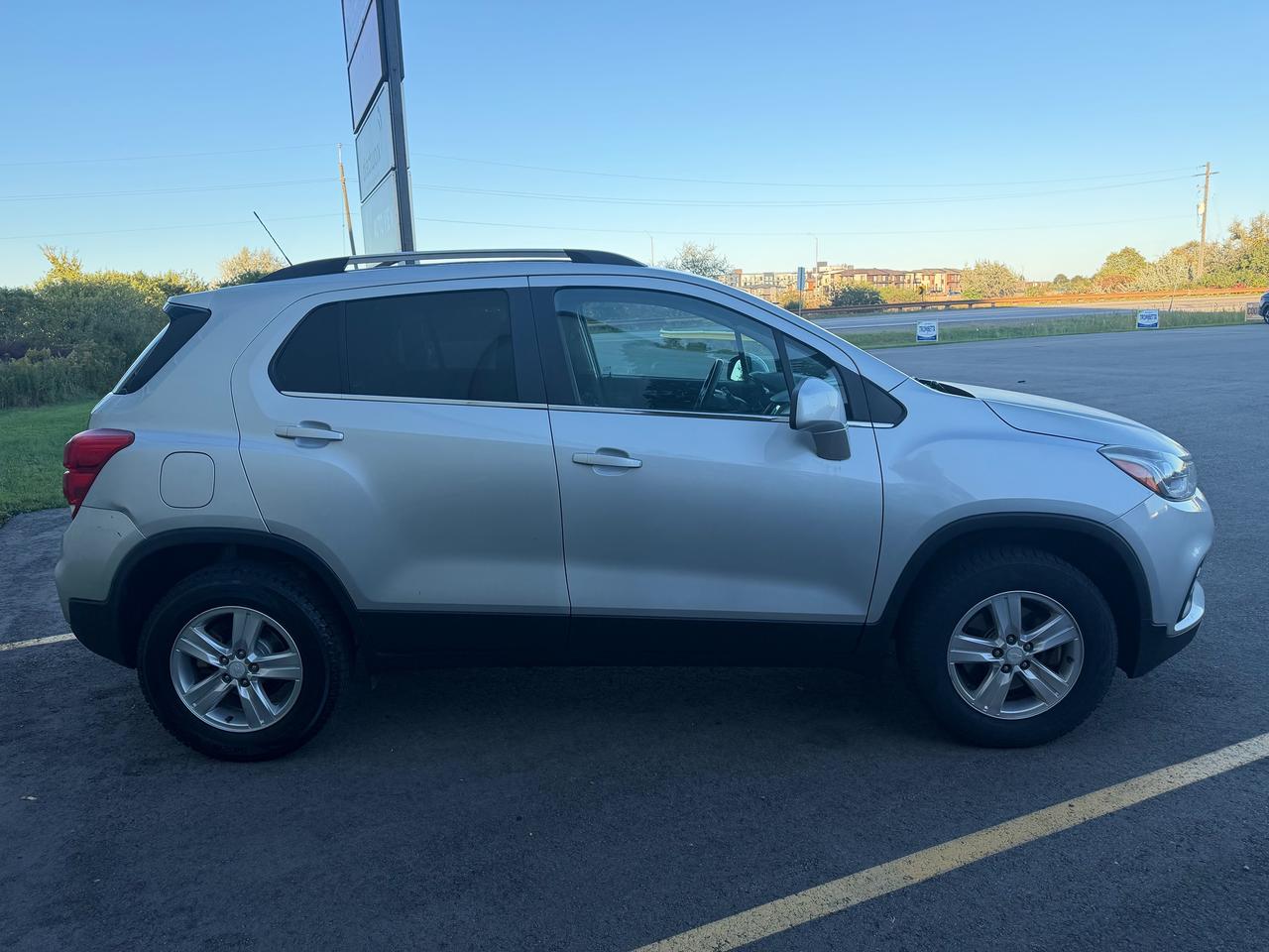 2018 Chevrolet Trax AWD 4dr LT *CLEAN CARFAX* Photo3
