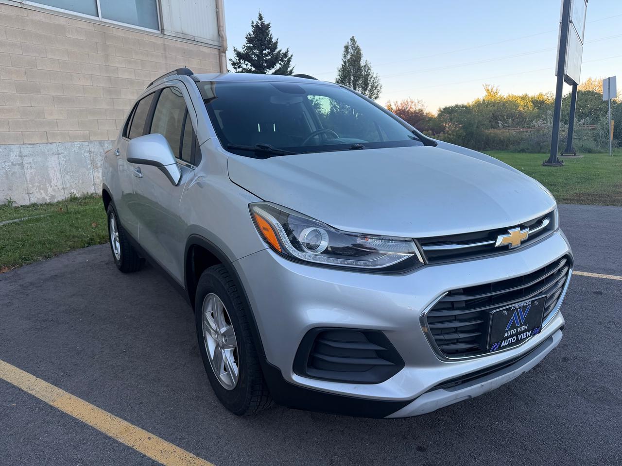 2018 Chevrolet Trax AWD 4dr LT *CLEAN CARFAX* Photo2