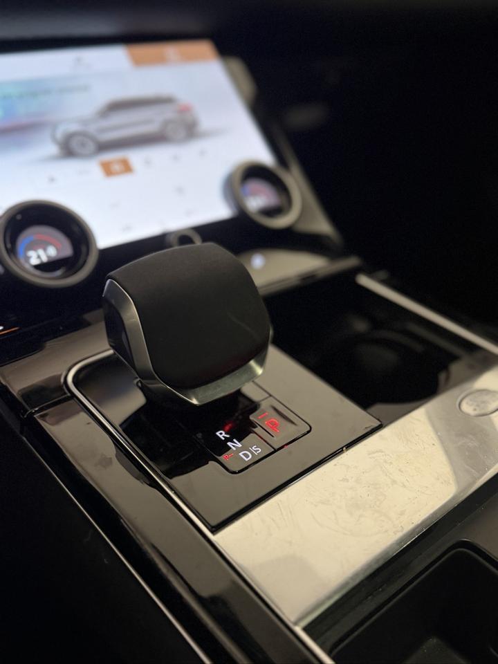 2023 Land Rover Range Rover Velar S Photo