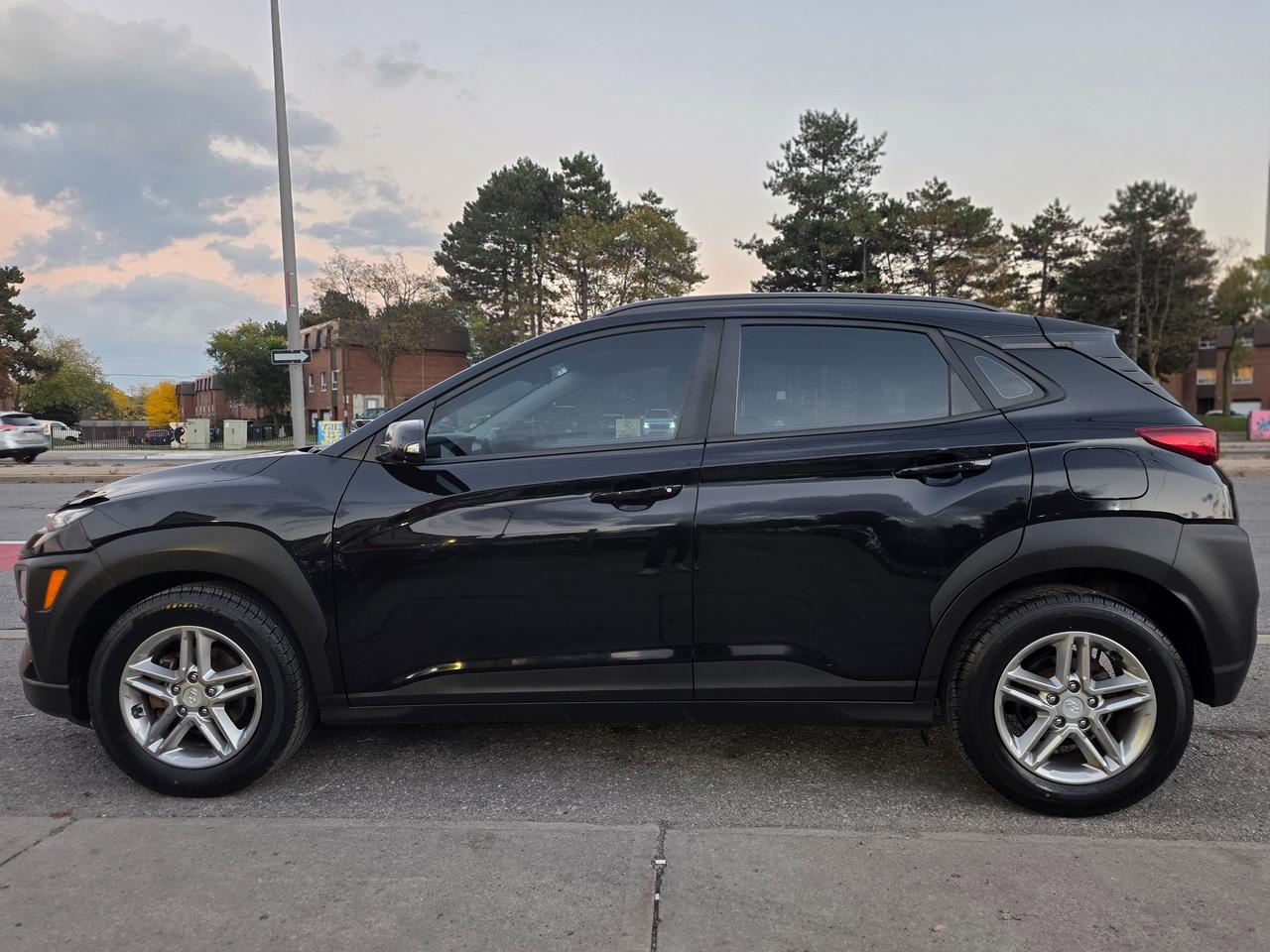 2019 Hyundai KONA Turbo Photo3
