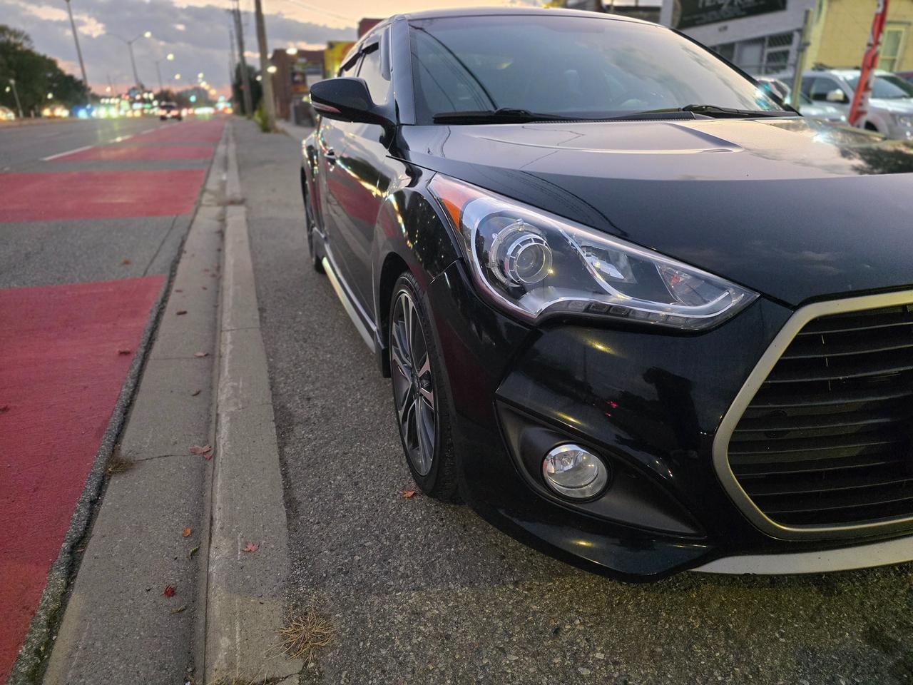 Black 2016 Hyundai Veloster Coupe Front-Wheel Drive Automatic