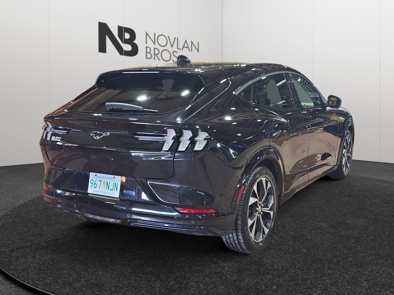 2022 Ford Mustang Mach-E Premium Photo4