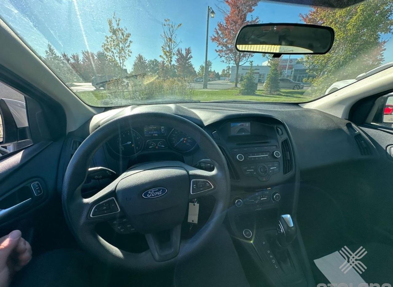2015 Ford Focus SE Carfax Clean All Service History !!! Photo2