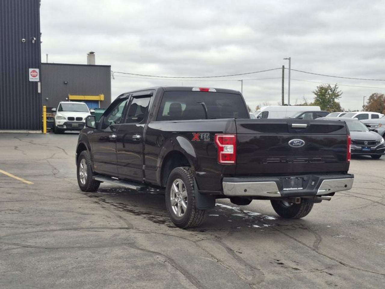 2018 Ford F-150 XLT Crew 4X4 | 5.0L V8 | 301A | XTR | Power Seat | CarPlay + Android | Rear Camera | and More ! Photo