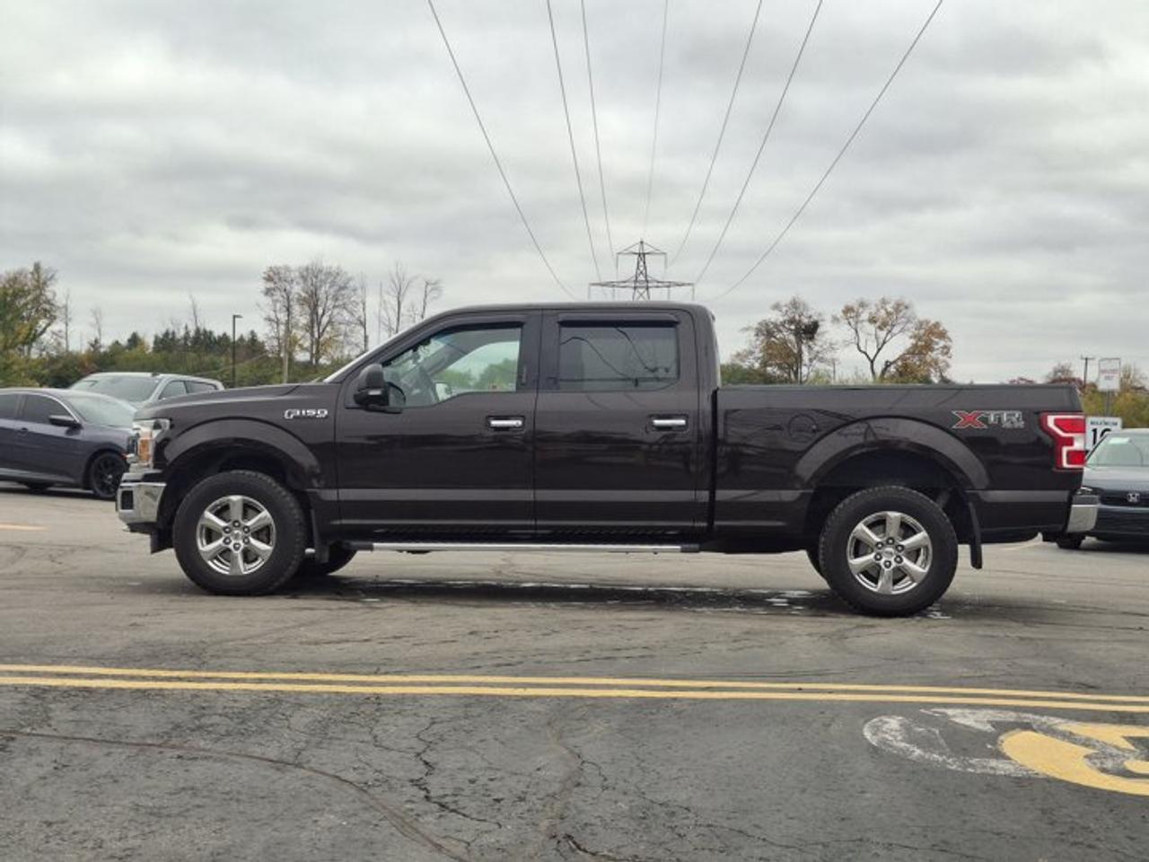 2018 Ford F-150 XLT Crew 4X4 | 5.0L V8 | 301A | XTR | Power Seat | CarPlay + Android | Rear Camera | and More ! Photo5
