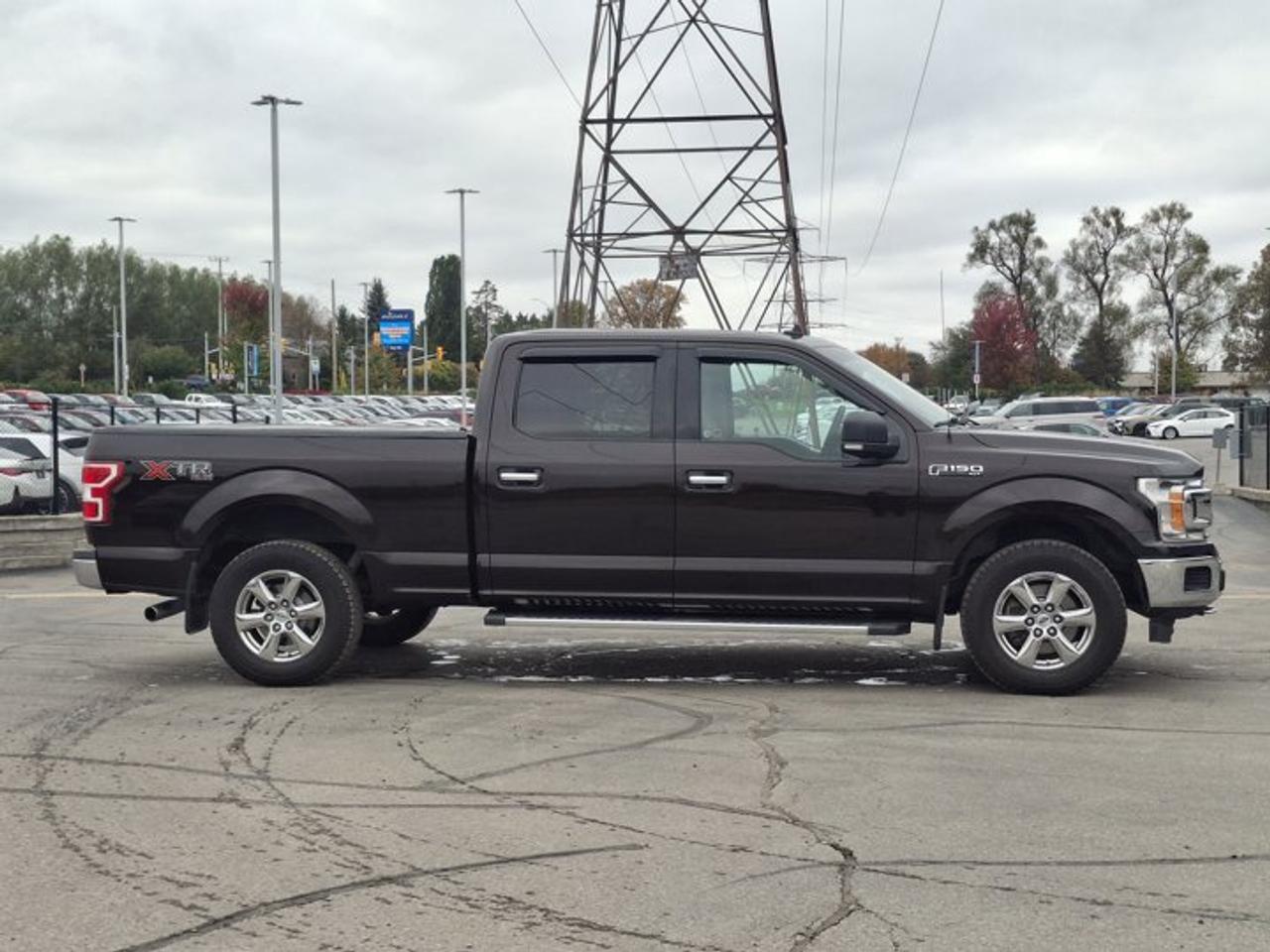 2018 Ford F-150 XLT Crew 4X4 | 5.0L V8 | 301A | XTR | Power Seat | CarPlay + Android | Rear Camera | and More ! Photo