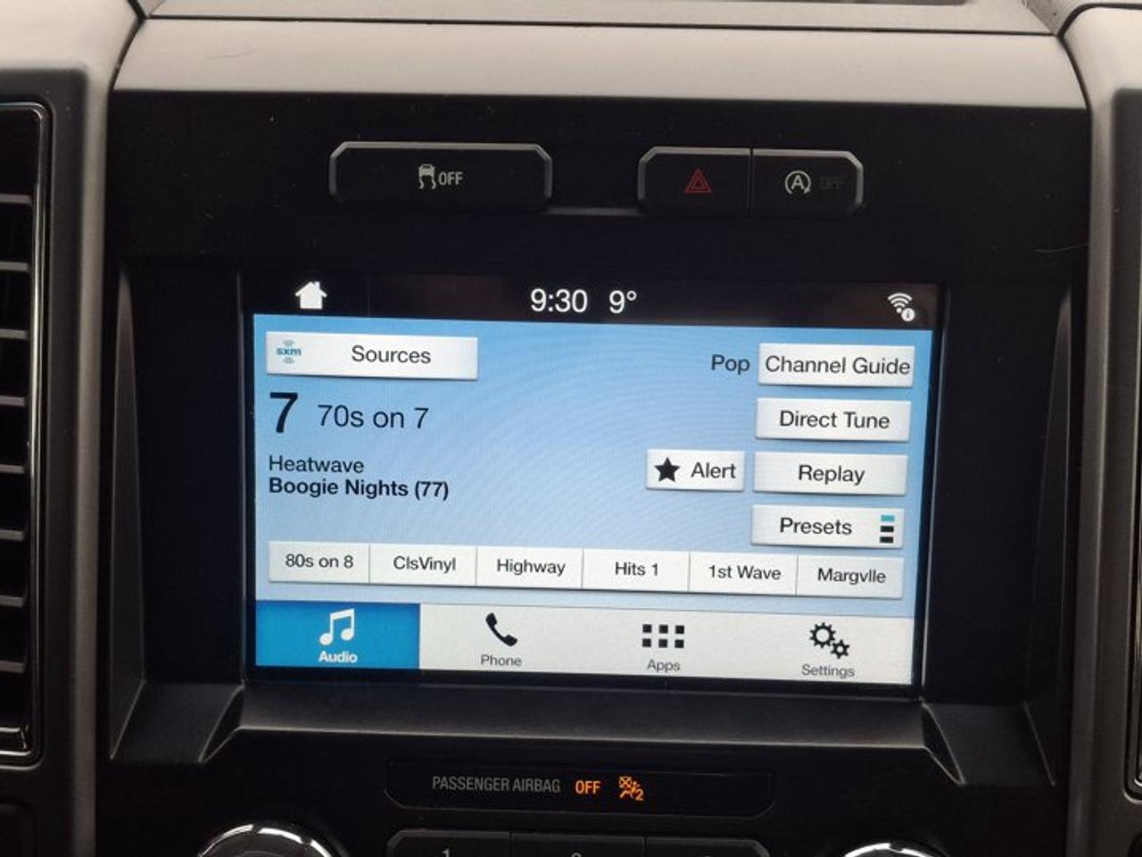 2018 Ford F-150 XLT Crew 4X4 | 5.0L V8 | 301A | XTR | Power Seat | CarPlay + Android | Rear Camera | and More ! Photo