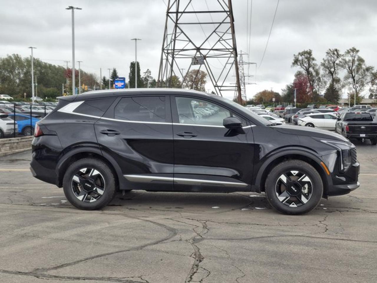 2026 Kia Sportage LX AWD | Heated Seats | Smart Cruise | Apple CarPlay + Android | Keyless Entry | and More ! Photo