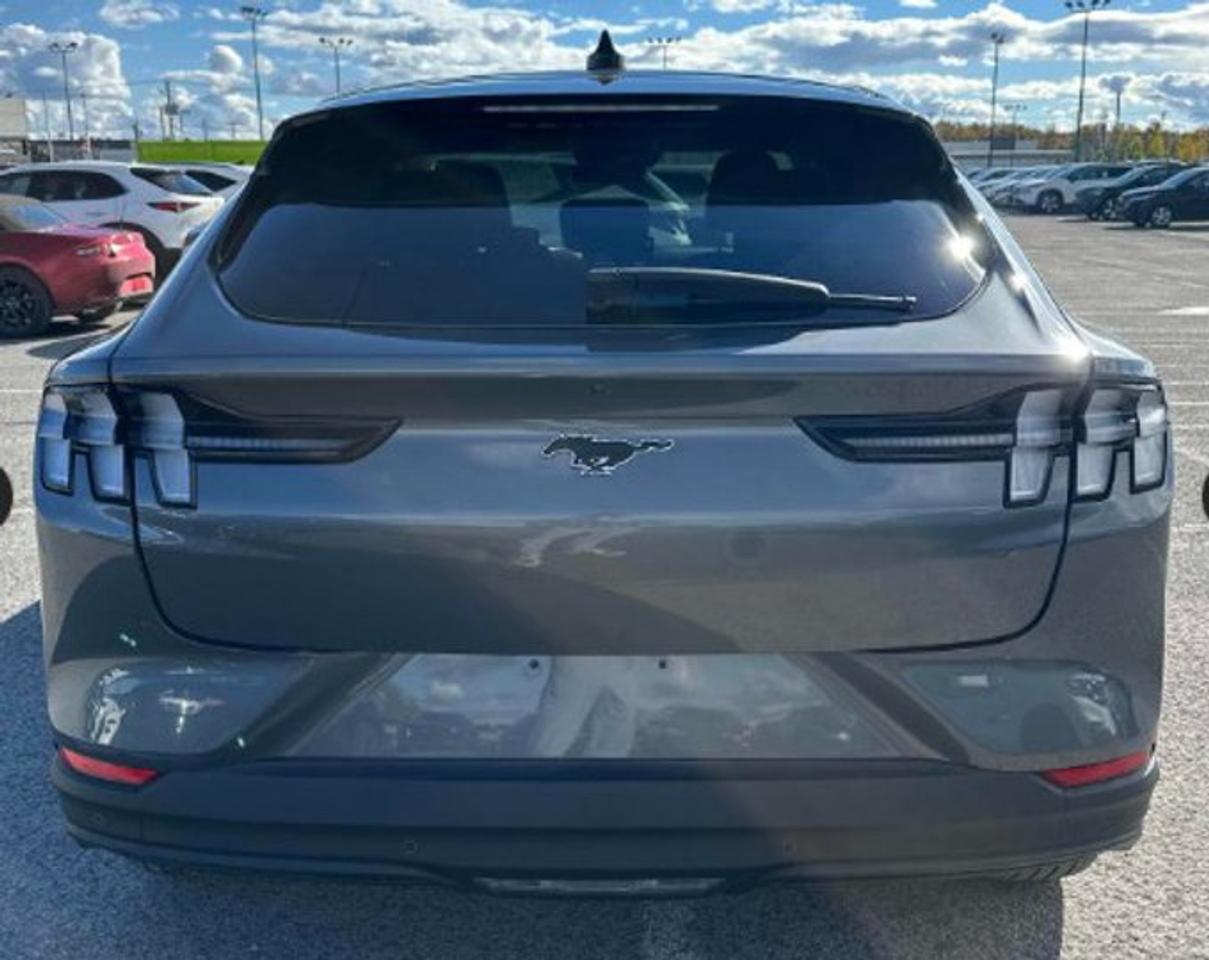 2023 Ford Mustang Mach-E Select | Heated Wheel + Seats | Leather | Power Seat | CarPlay + Android | Rear Camera | and More ! Photo4