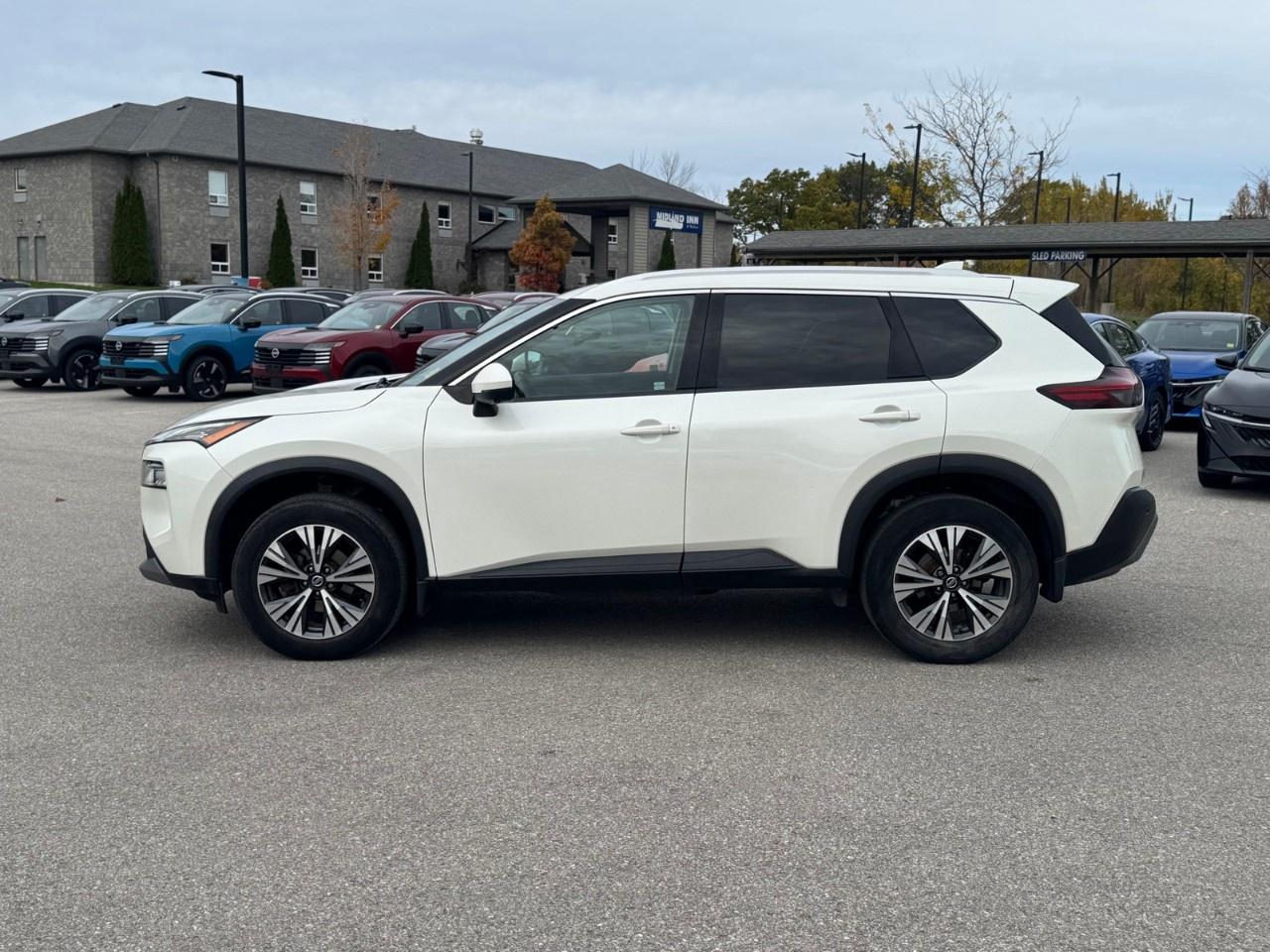 2021 Nissan Rogue SV Photo