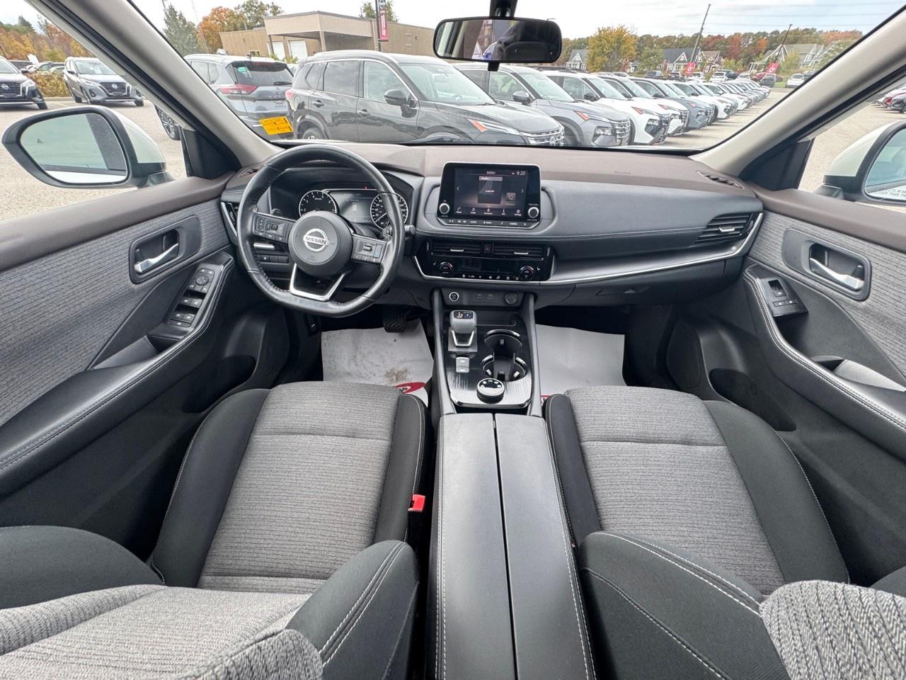 2021 Nissan Rogue SV Photo
