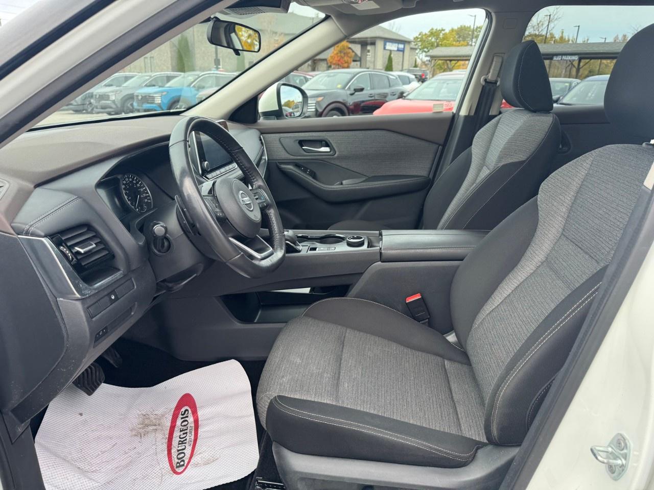 2021 Nissan Rogue SV Photo