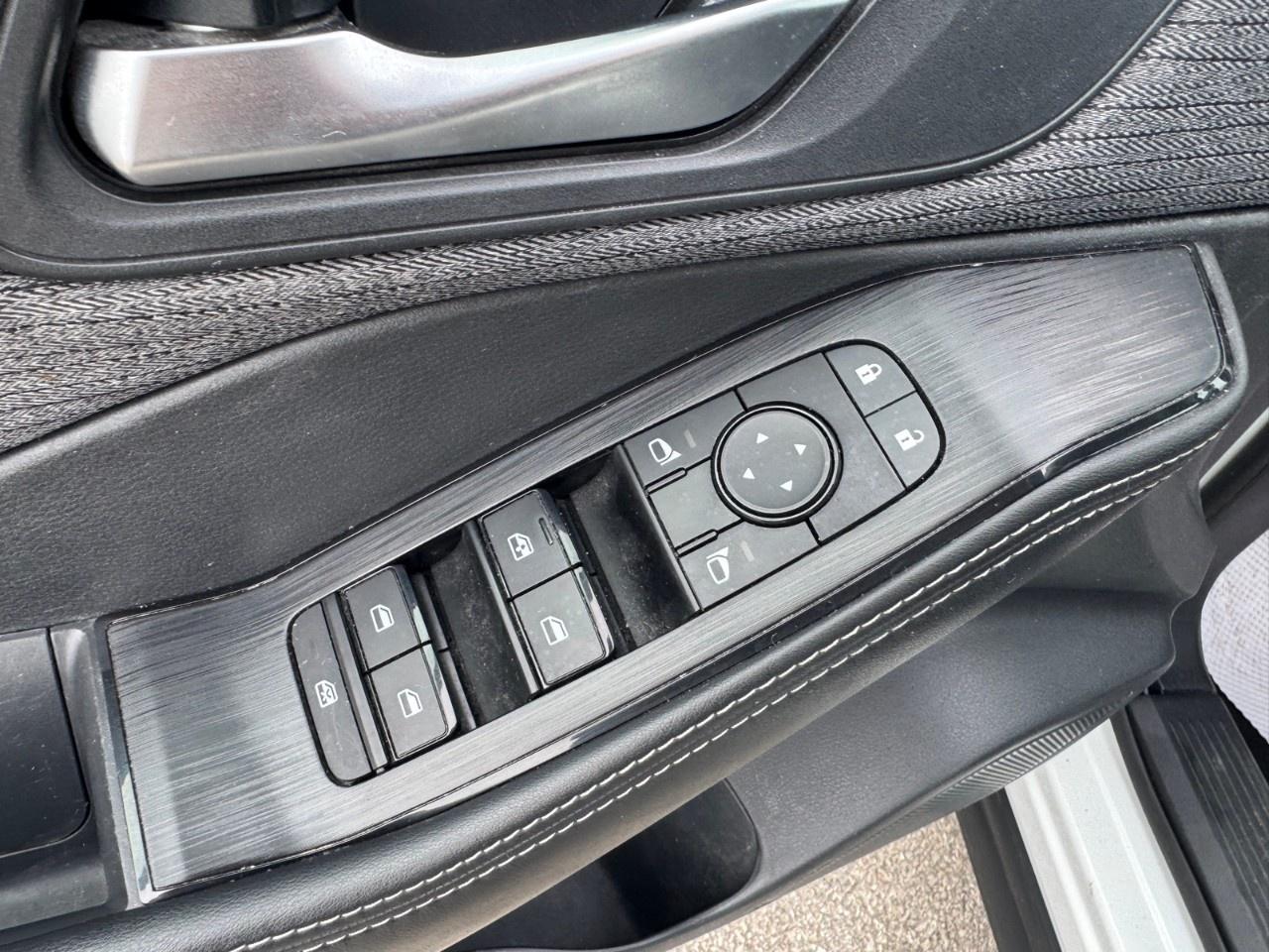 2021 Nissan Rogue SV Photo