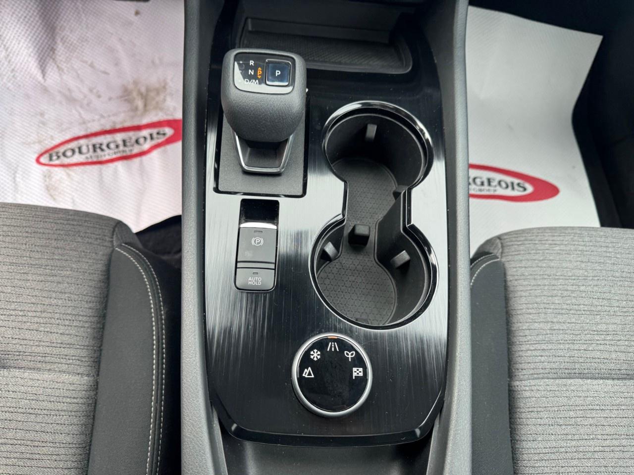 2021 Nissan Rogue SV Photo