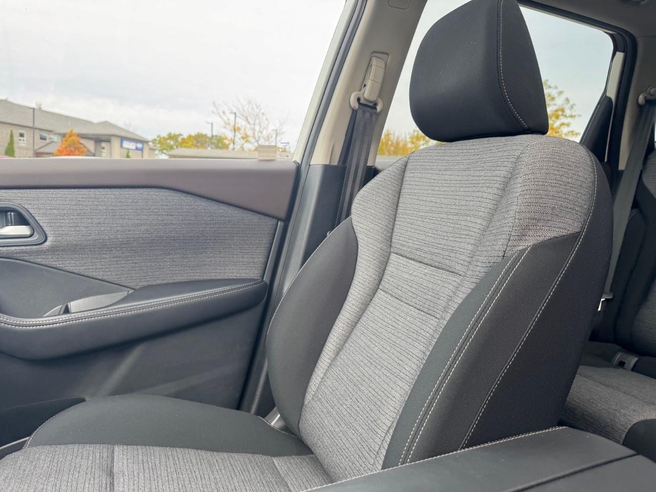 2021 Nissan Rogue SV Photo