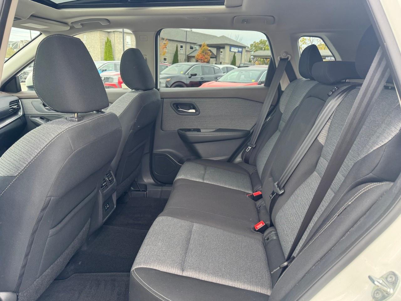2021 Nissan Rogue SV Photo