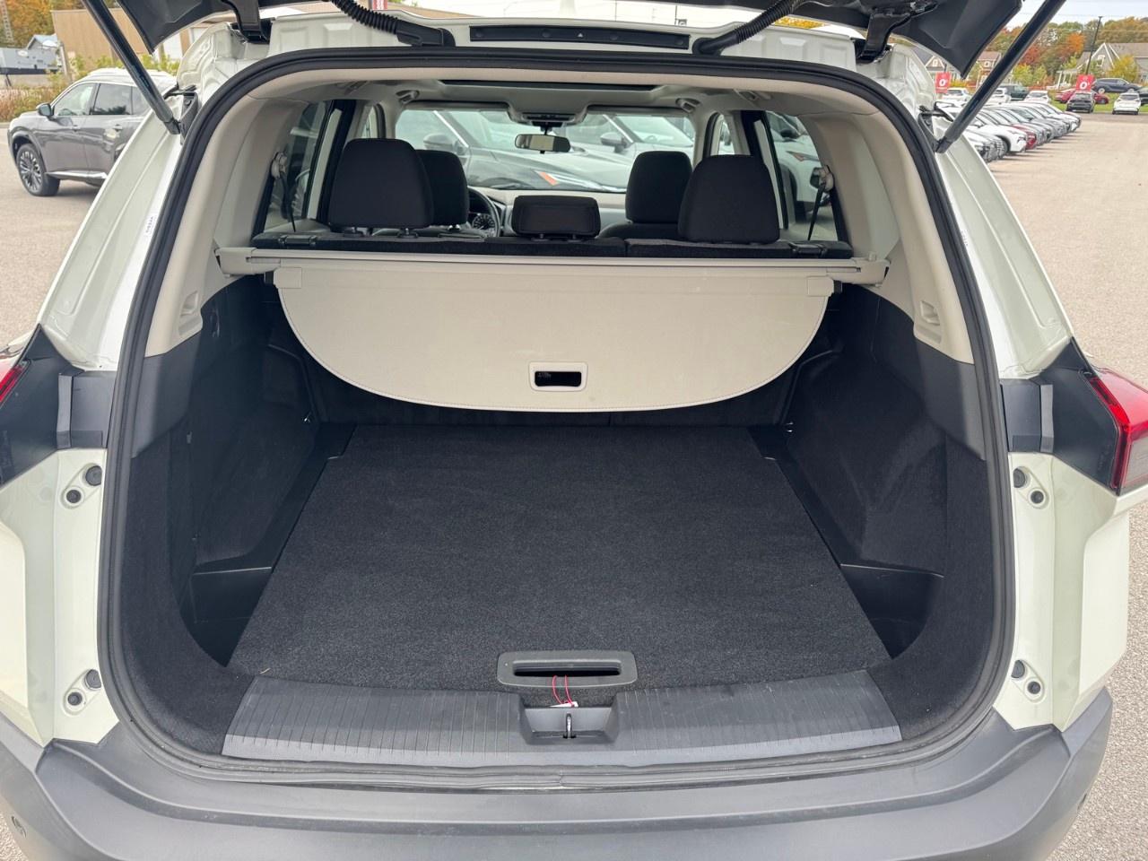 2021 Nissan Rogue SV Photo