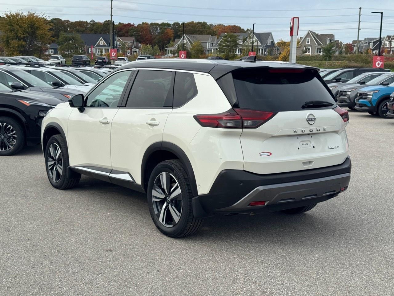 2023 Nissan Rogue AWD SL Photo4