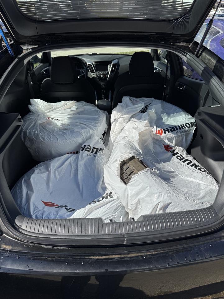 2012 Hyundai Veloster 2.0 Photo