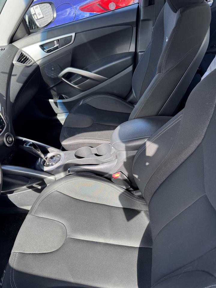 2012 Hyundai Veloster 2.0 Photo