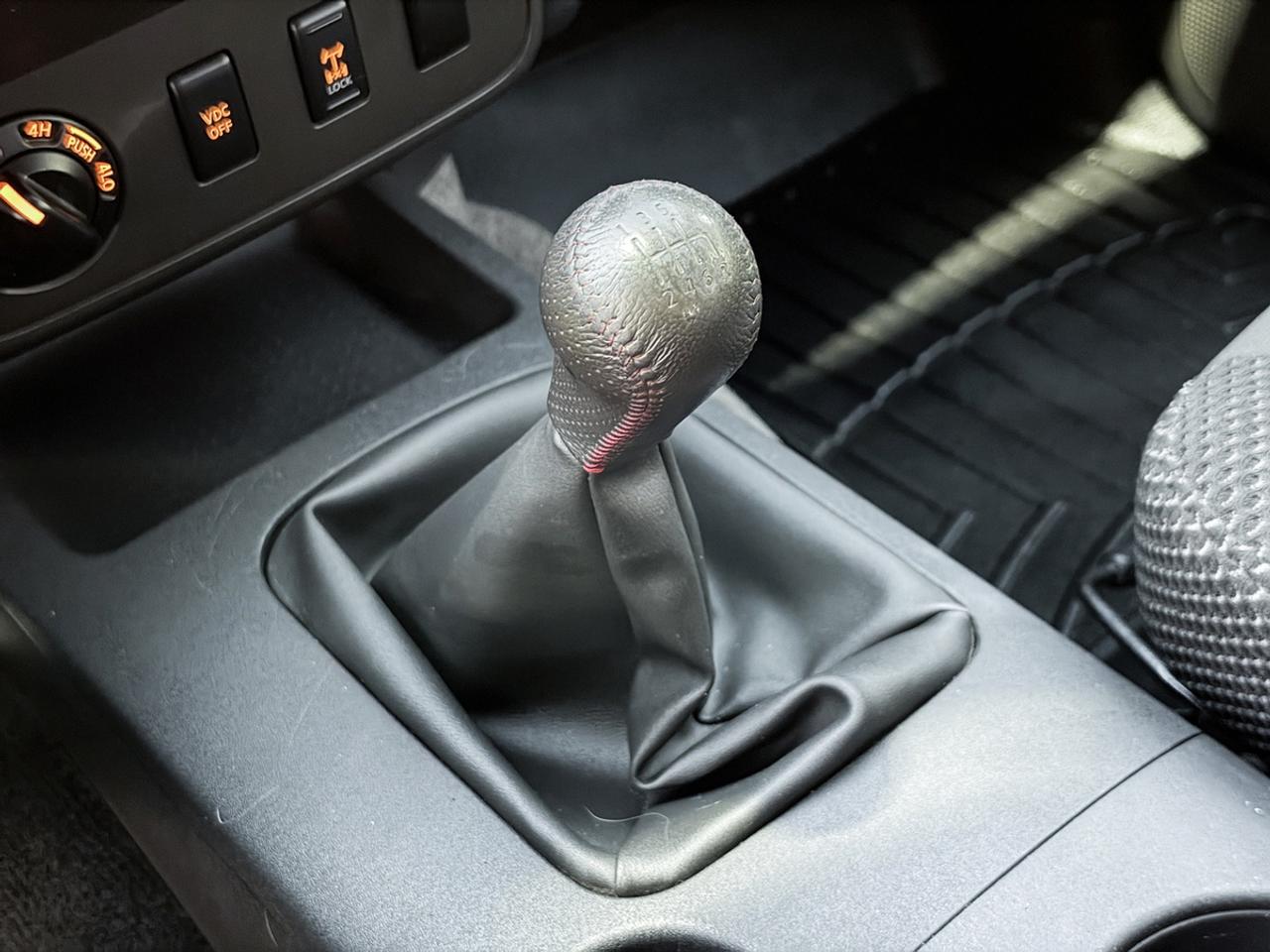 2011 Nissan Xterra PRO-4X 4X4 6-SPEED MANUAL Photo