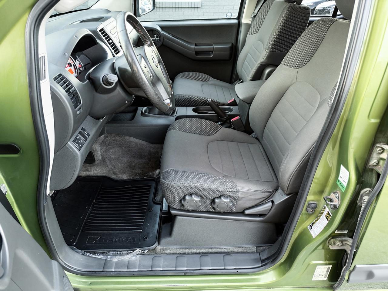 2011 Nissan Xterra PRO-4X 4X4 6-SPEED MANUAL Photo