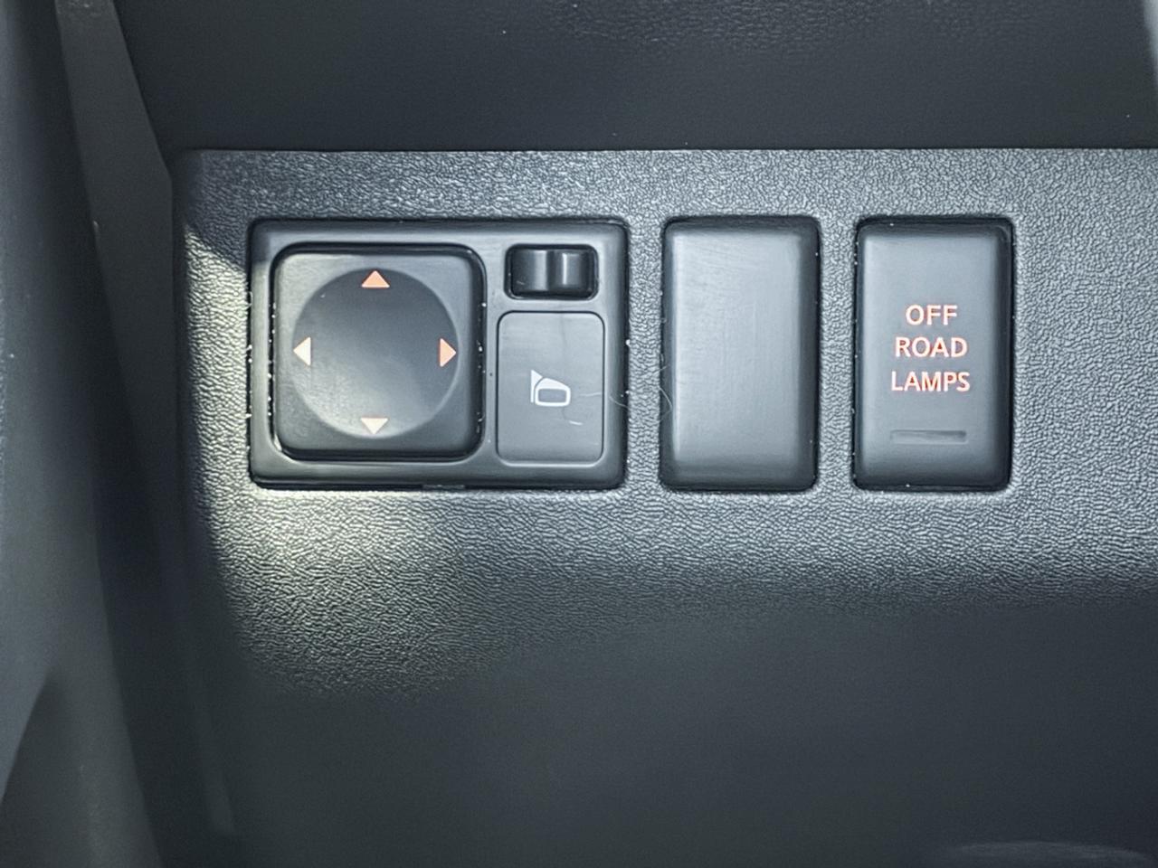 2011 Nissan Xterra PRO-4X 4X4 6-SPEED MANUAL Photo