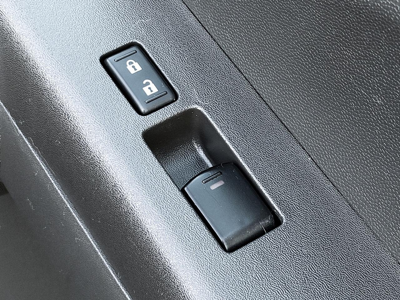 2011 Nissan Xterra PRO-4X 4X4 6-SPEED MANUAL Photo