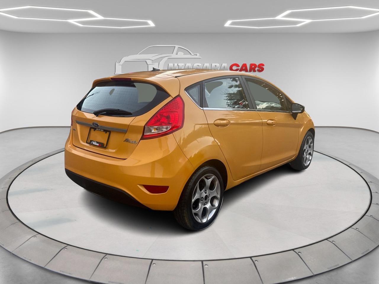 2011 Ford Fiesta SES Photo2