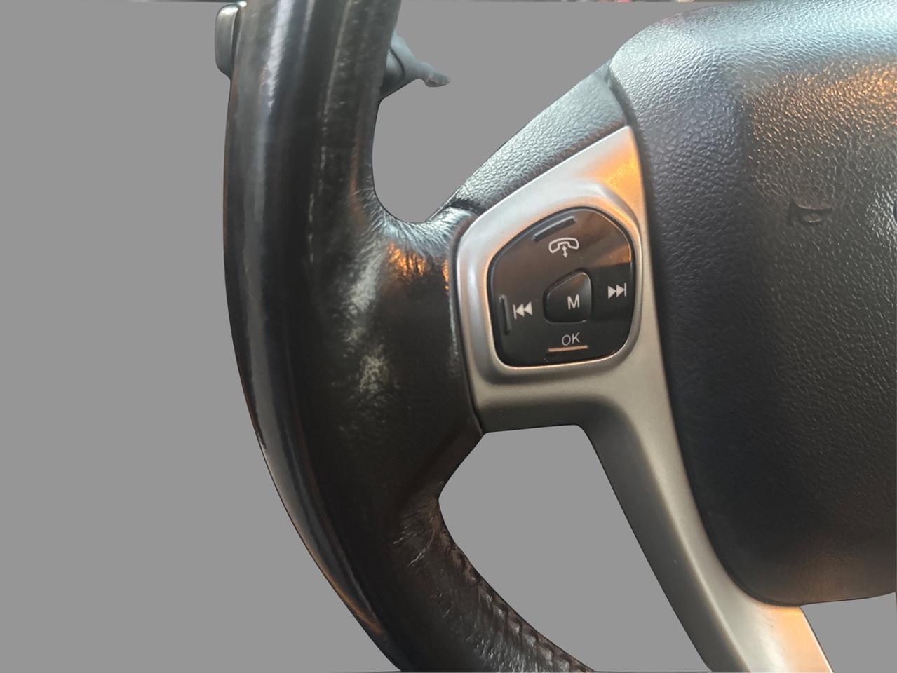 2011 Ford Fiesta SES Photo