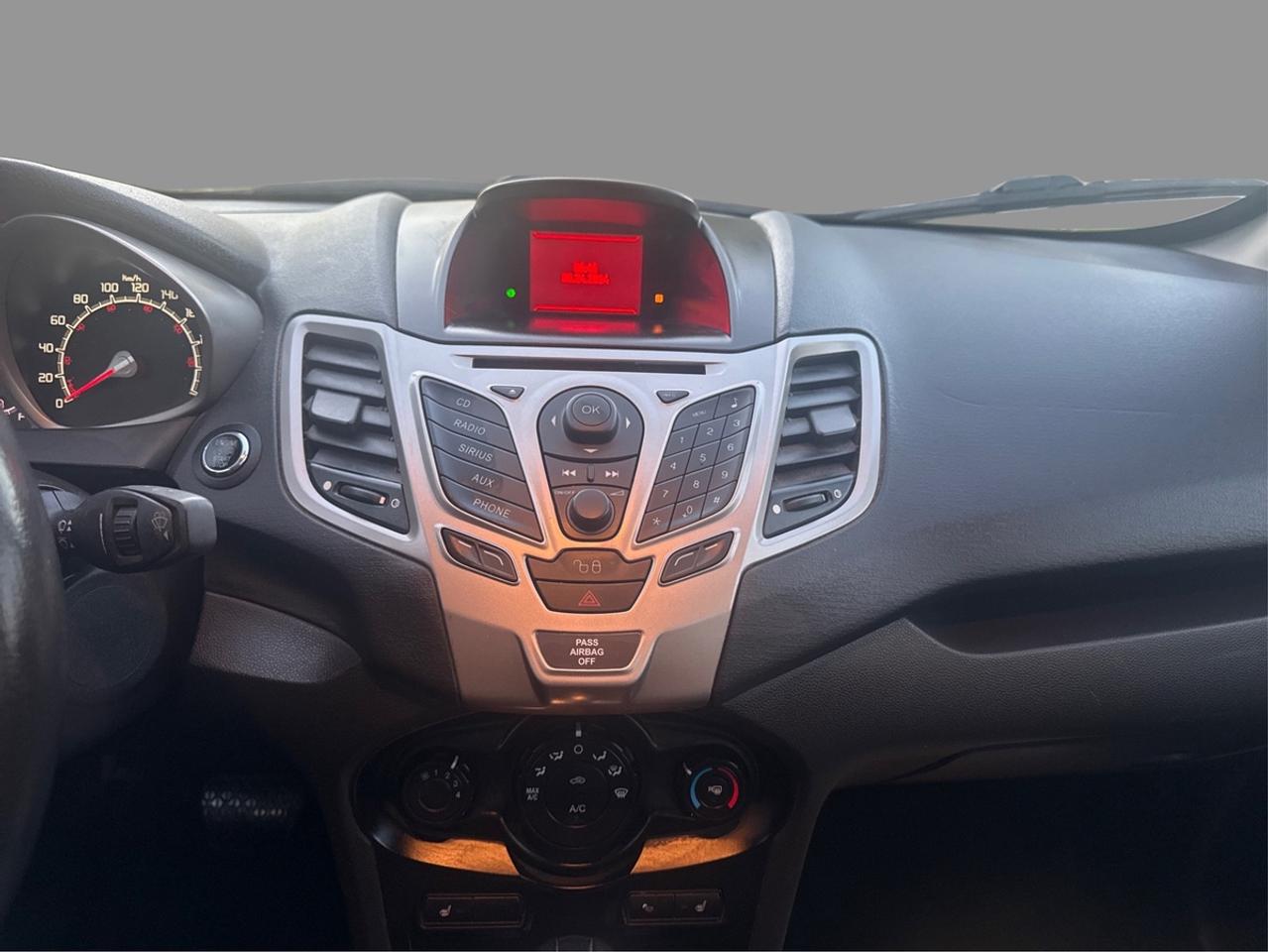 2011 Ford Fiesta SES Photo