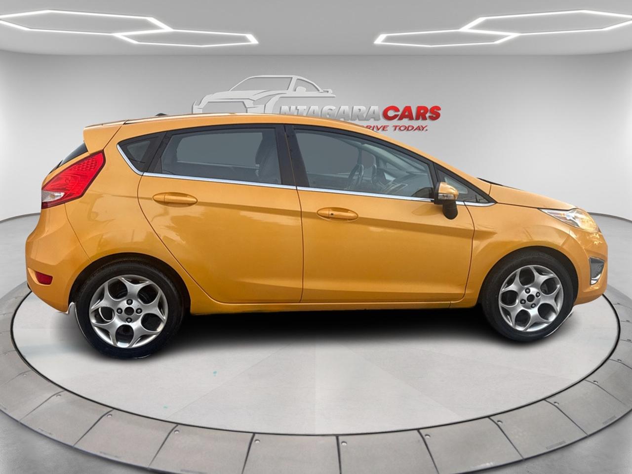 2011 Ford Fiesta SES Photo1