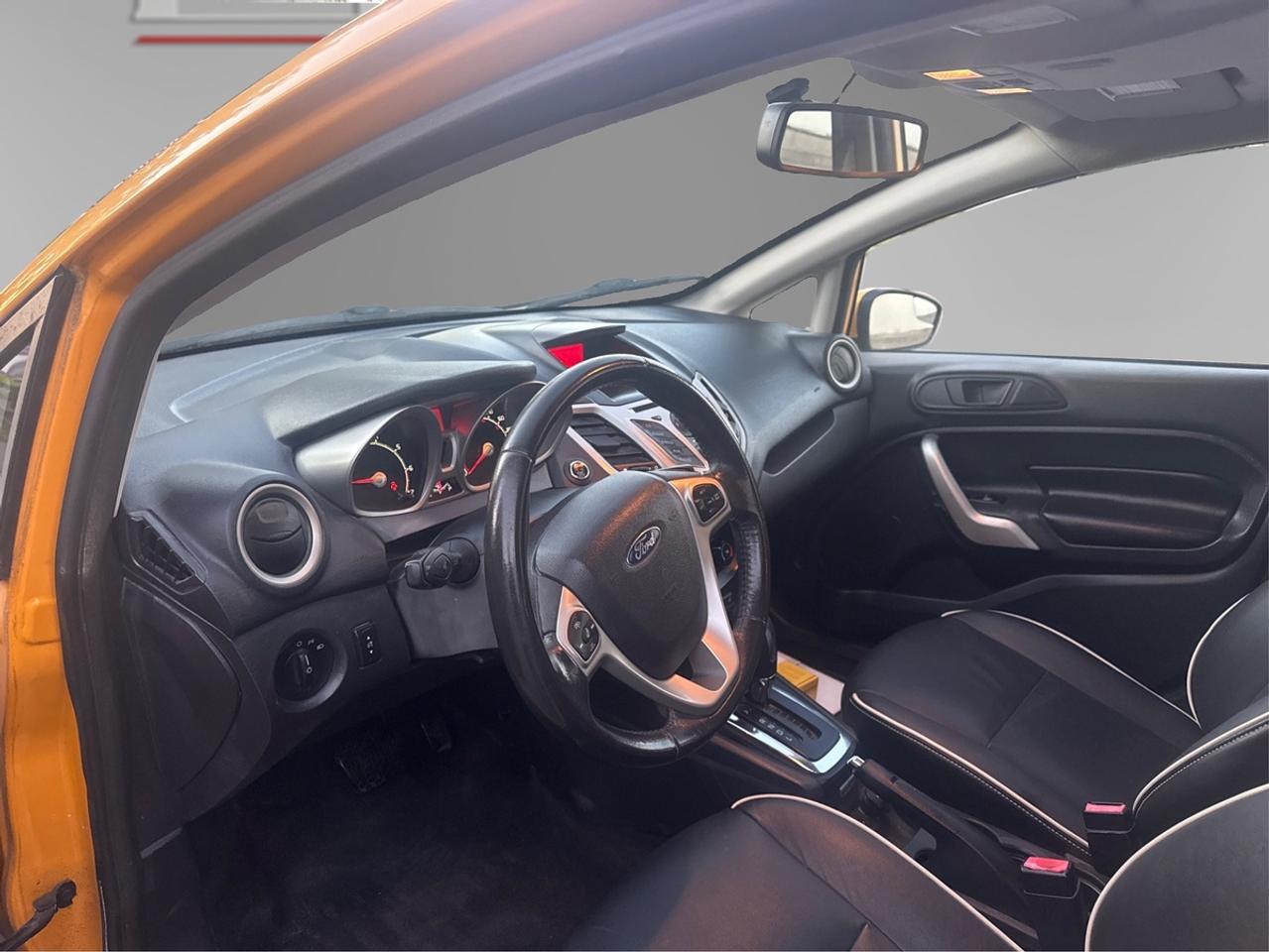 2011 Ford Fiesta SES Photo