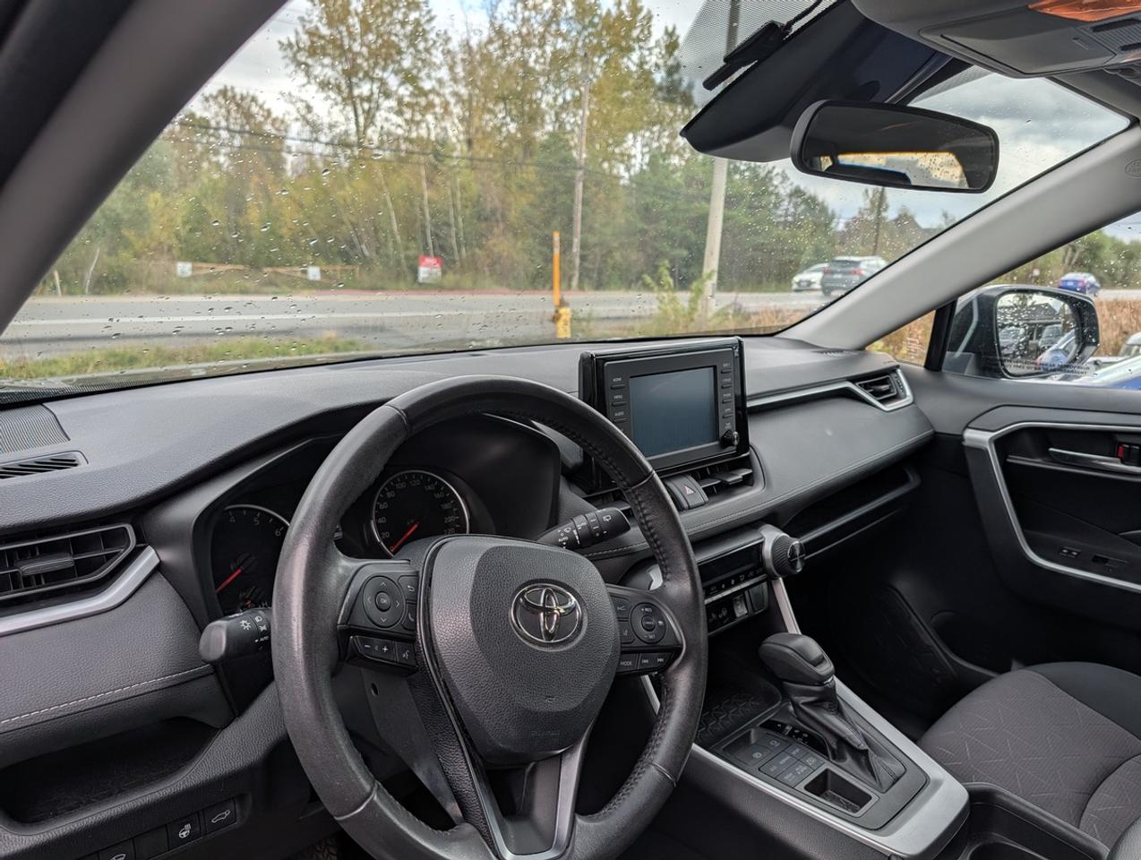 2019 Toyota RAV4 XLE Photo4