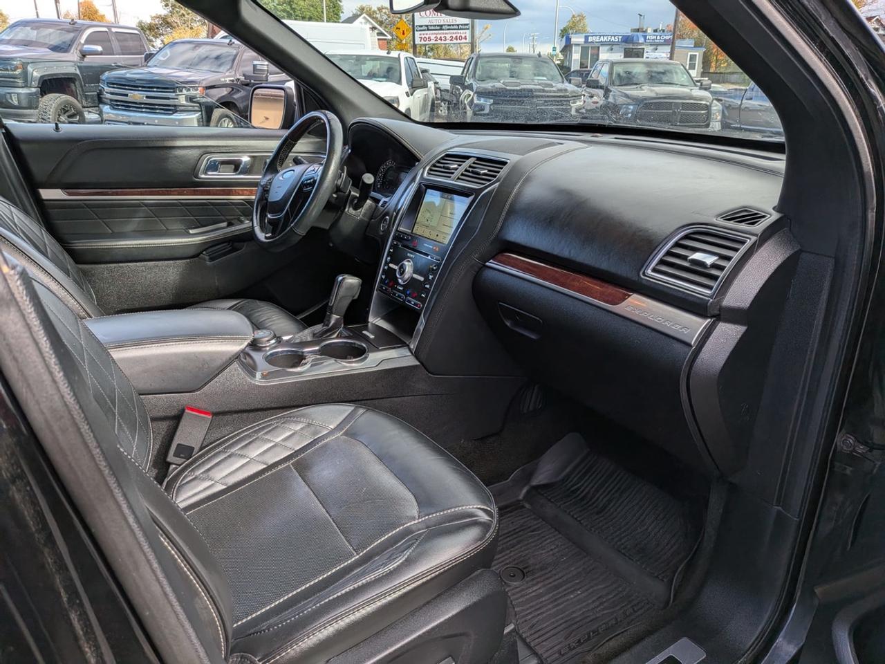 2017 Ford Explorer Platinum Photo