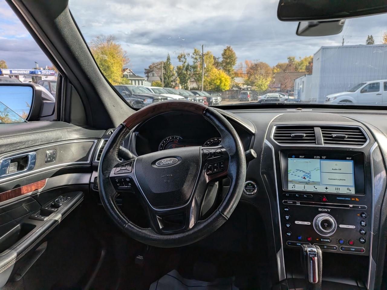 2017 Ford Explorer Platinum Photo