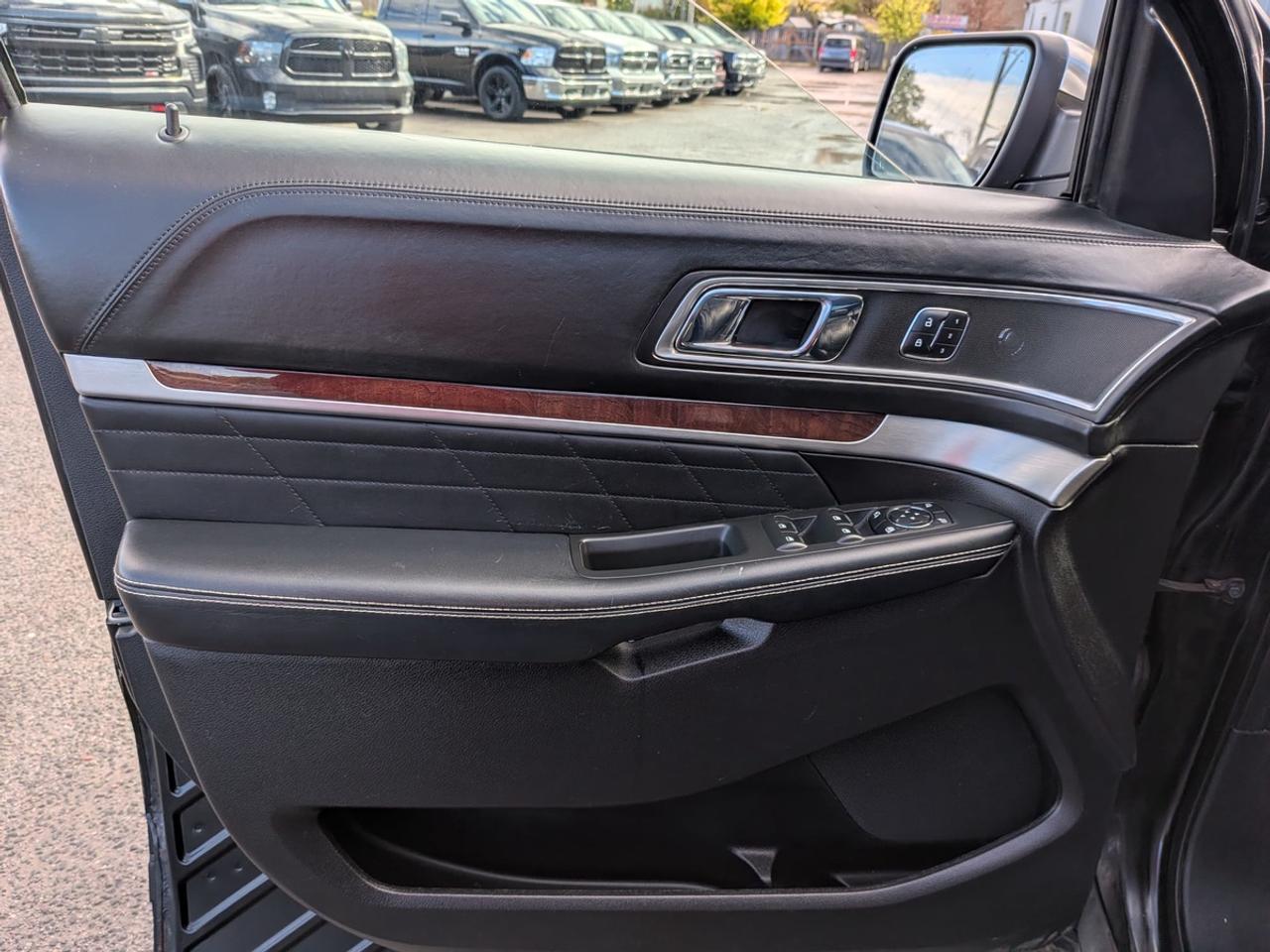 2017 Ford Explorer Platinum Photo