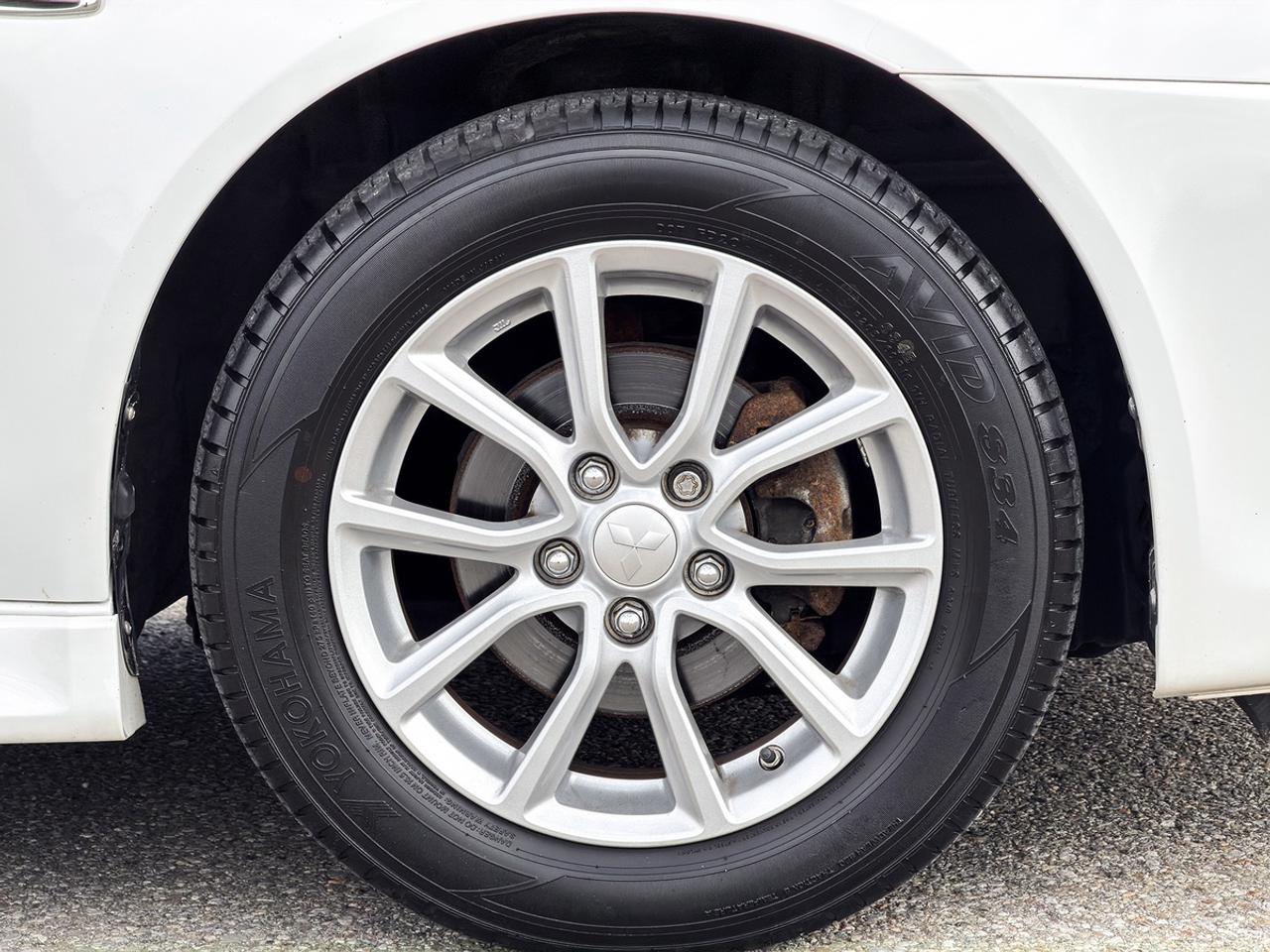 2016 Mitsubishi Lancer ES AWC 2.4L Photo