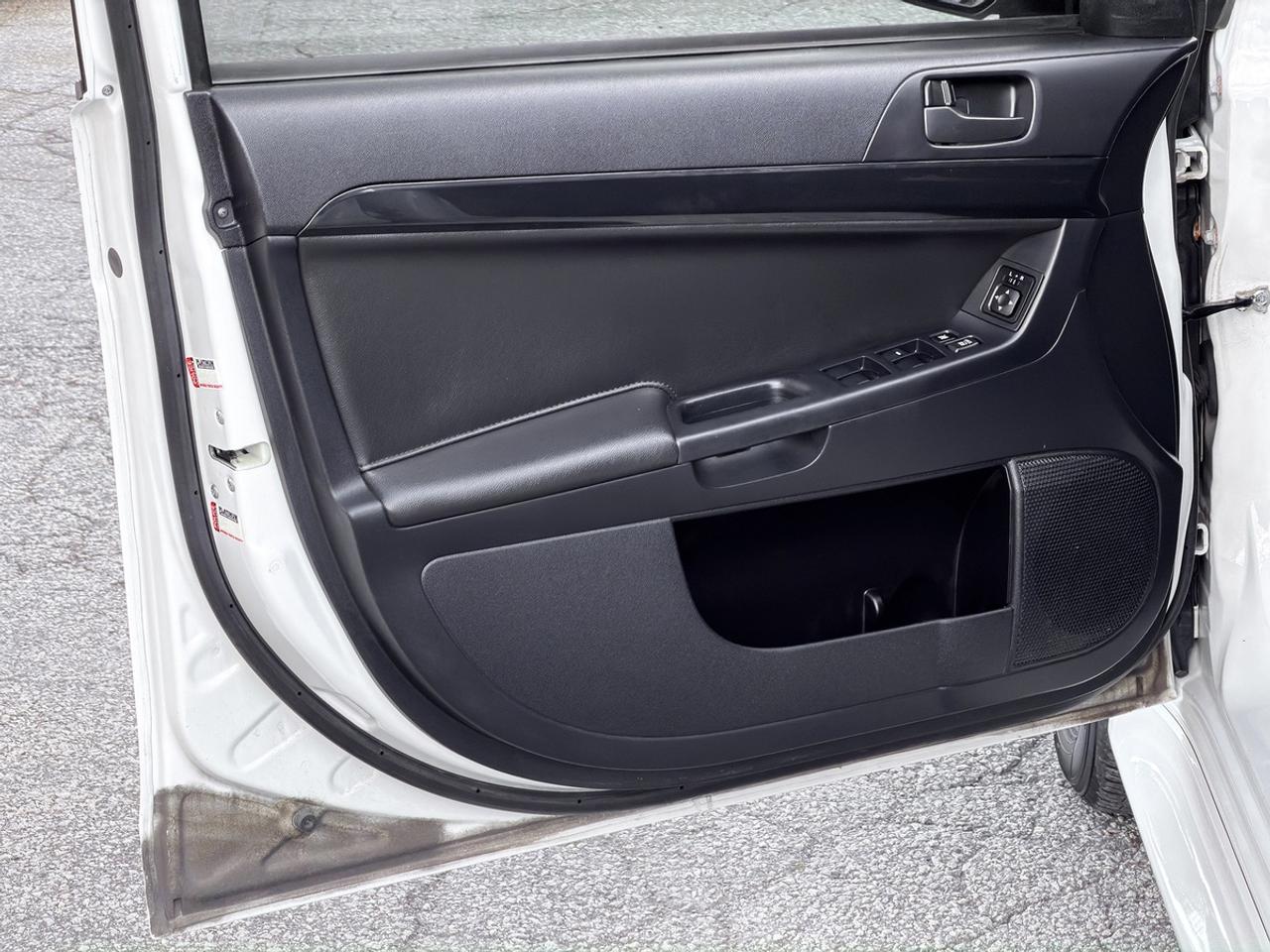 2016 Mitsubishi Lancer ES AWC 2.4L Photo