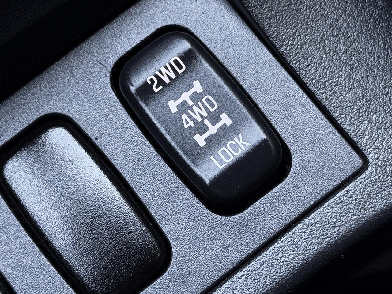 2016 Mitsubishi Lancer ES AWC 2.4L Photo