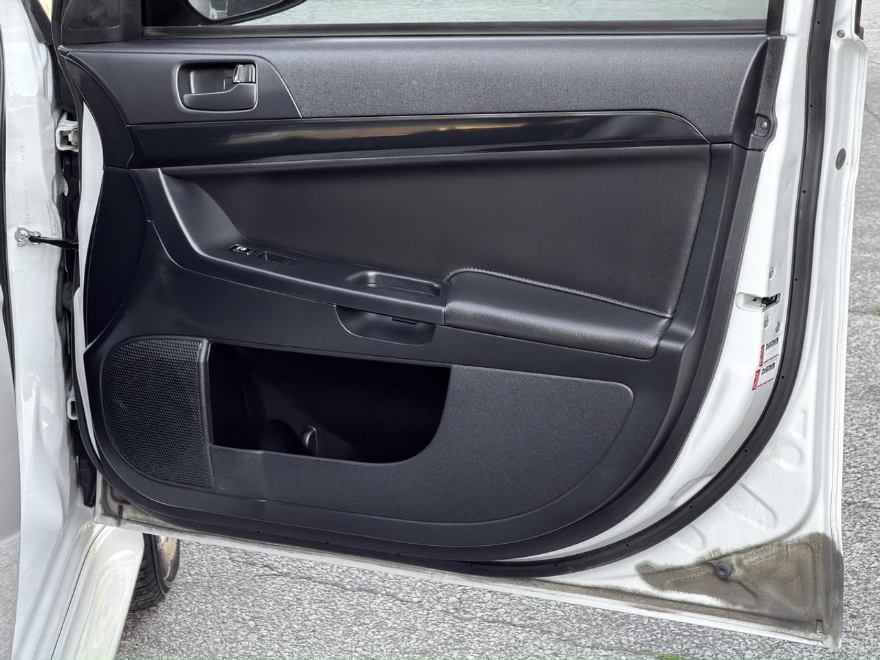 2016 Mitsubishi Lancer ES AWC 2.4L Photo