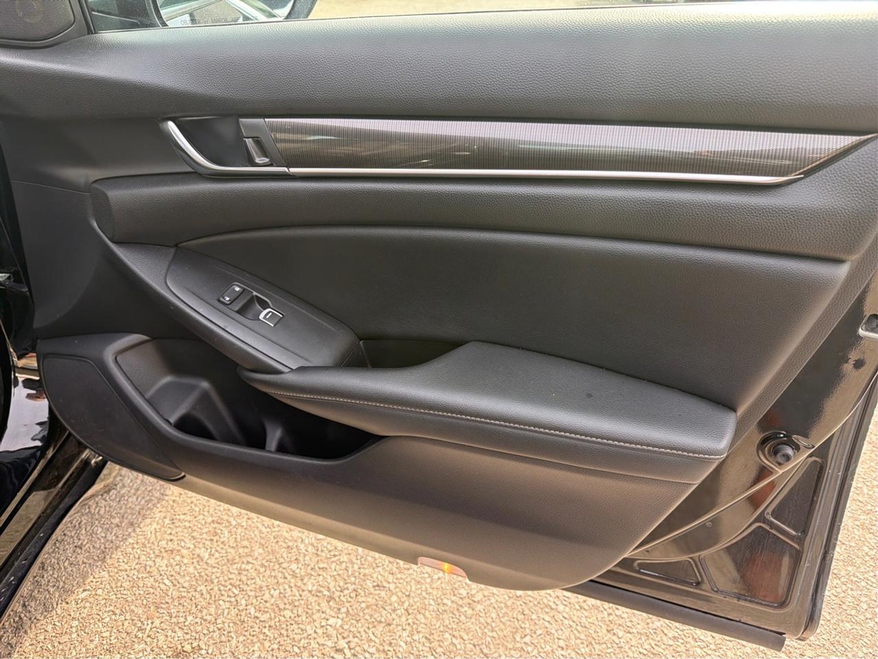 2021 Honda Accord SE Photo