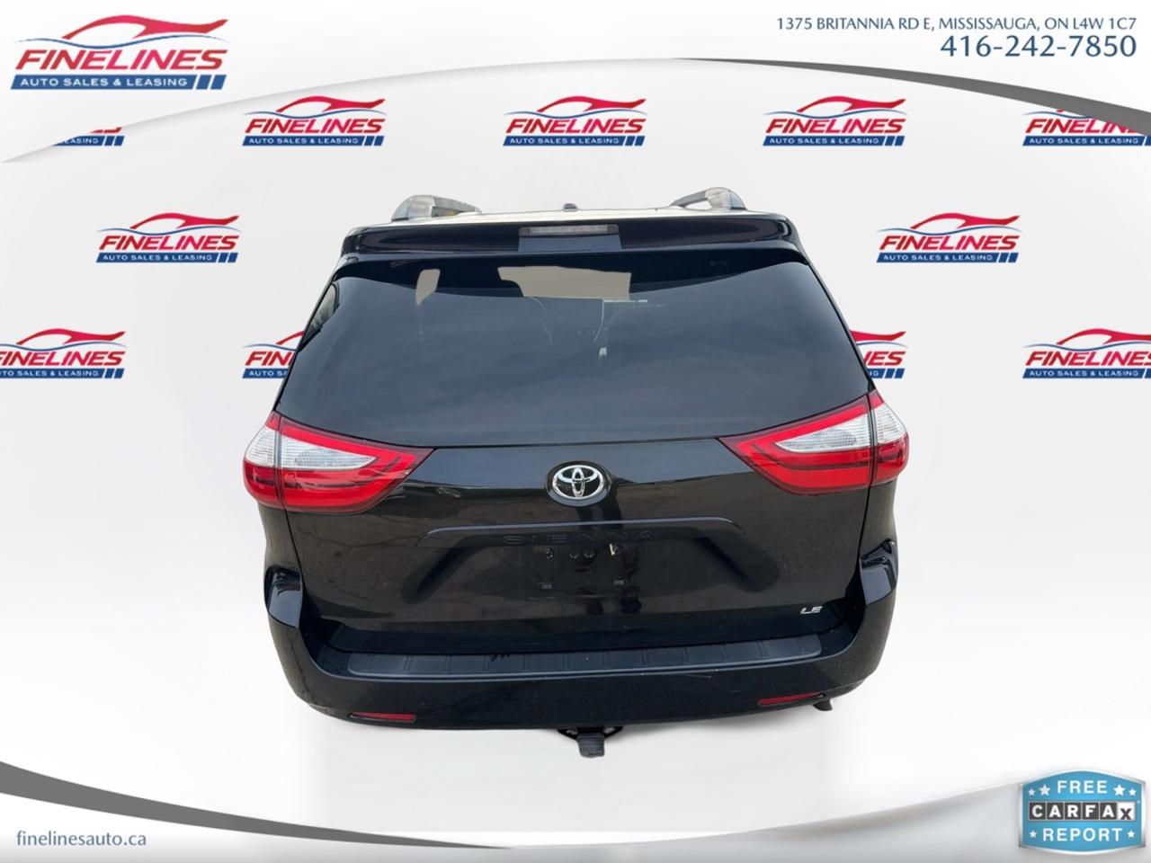 2015 Toyota Sienna LE Photo3