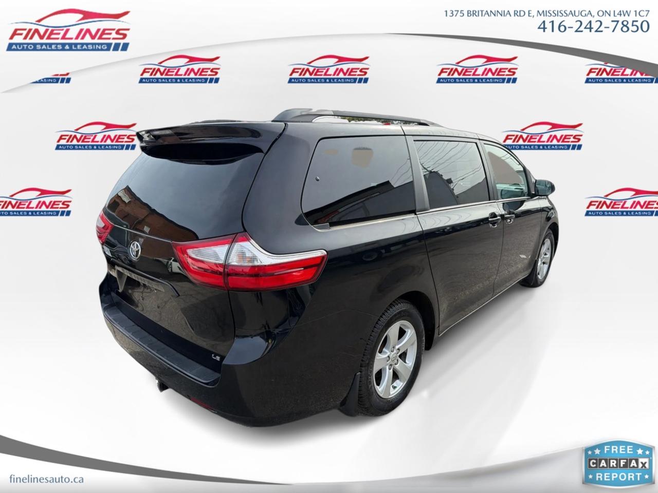 2015 Toyota Sienna LE Photo4