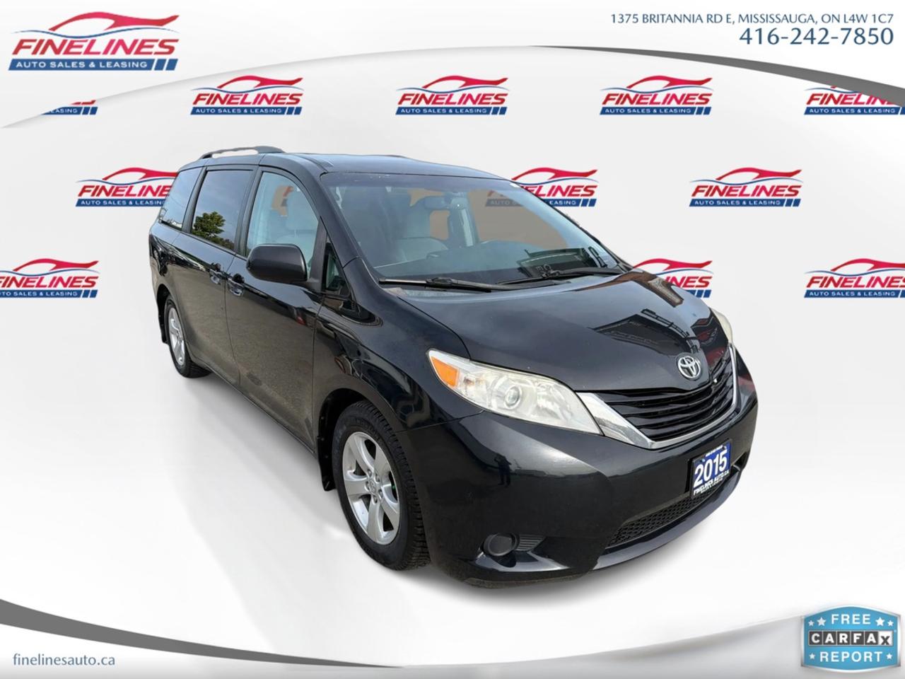 2015 Toyota Sienna LE Photo