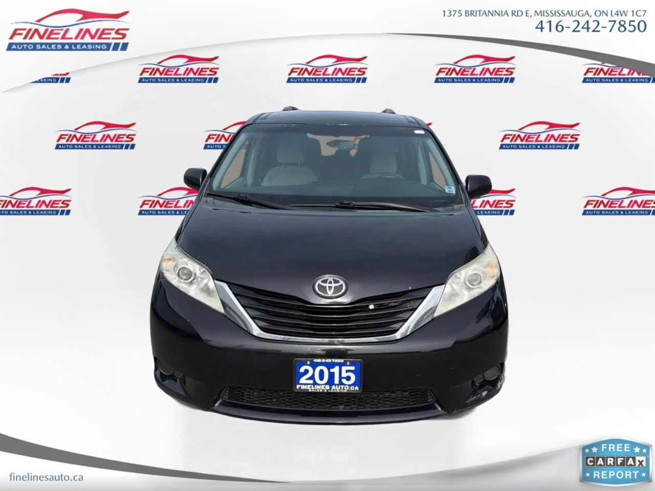 2015 Toyota Sienna LE Photo